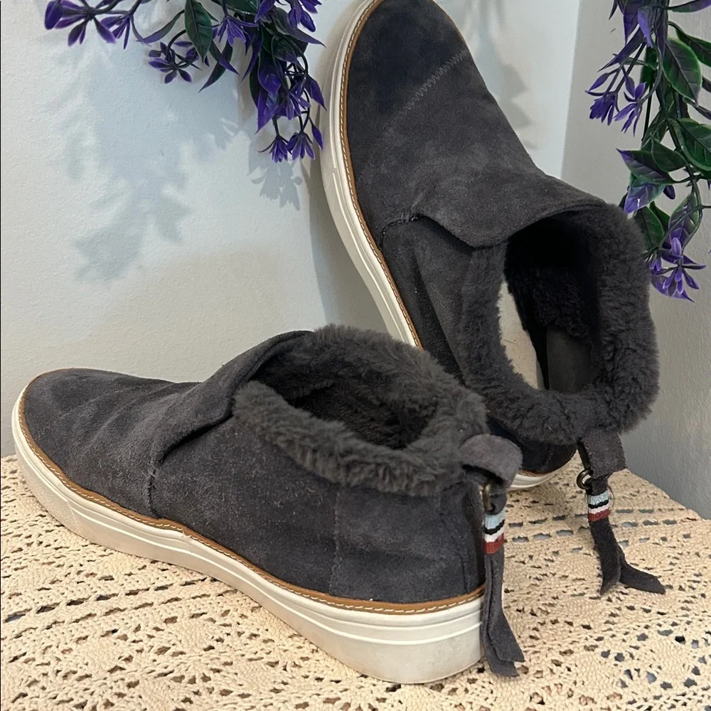 TOMS Paxton Suede Shoes Mid-Cut Faux Fur Lined OrthoLite Insole Water Resistant